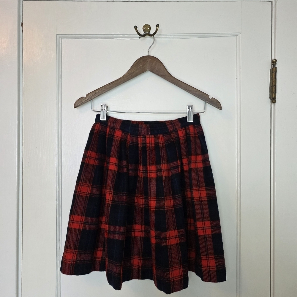 Vintage Pleated Tartan Mini Skirt (ILGWU Label) – Approximate Size 3-4 – Red - Picture 4 of 5